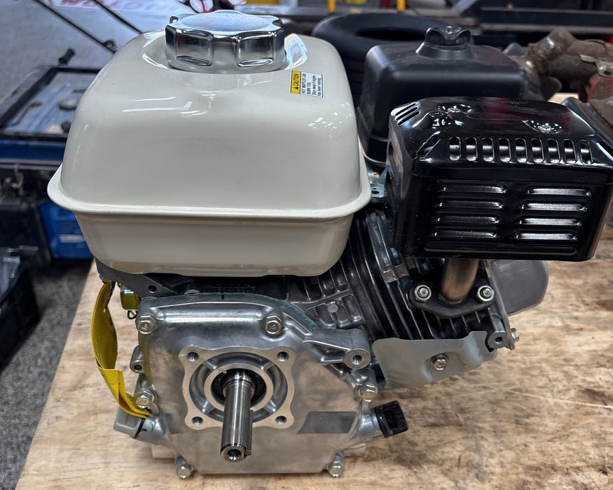 Honda GX160-QX2 Engine 3/4"  x 2-7/16/" Shaft Horizontal Recoil 4.8 HP (49 State, No California) SCRATCH N DENT