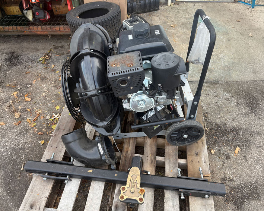 DEMO Umount UB-14H Front-Mounted Blower Hand-Controlled Kohler CH440 14HP