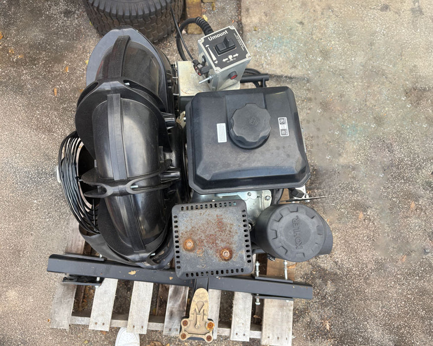 DEMO Umount UB-14H Front-Mounted Blower Hand-Controlled Kohler CH440 14HP